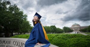 Read more about the article 20 Tuition Scholarships offered by Universities for International Students