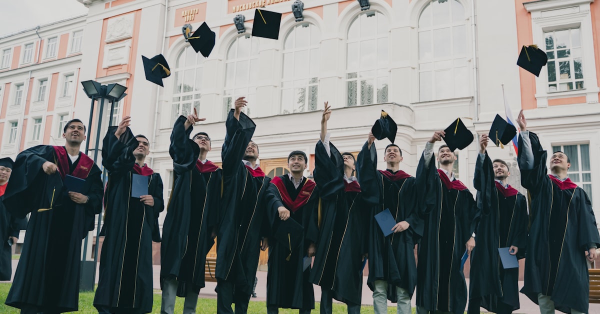 You are currently viewing UNICAF Scholarships for Online Degrees at UK Universities