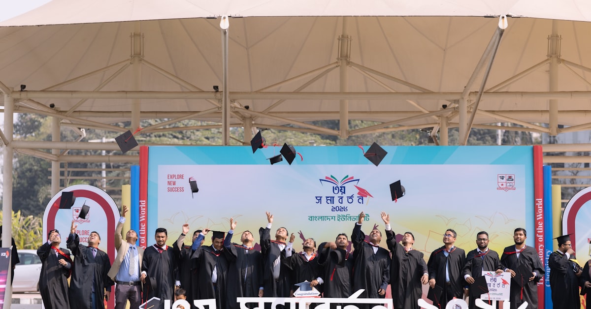 You are currently viewing UNICAF Scholarships for Online Degrees at UK Universities
