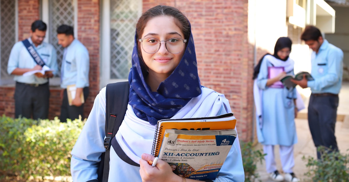 Read more about the article UNICAF Scholarships for Online Degrees at UK Universities