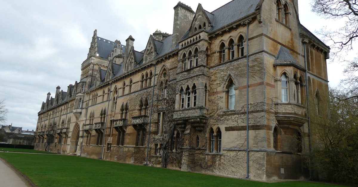 Read more about the article Rhodes Scholarships at Oxford University for International Students