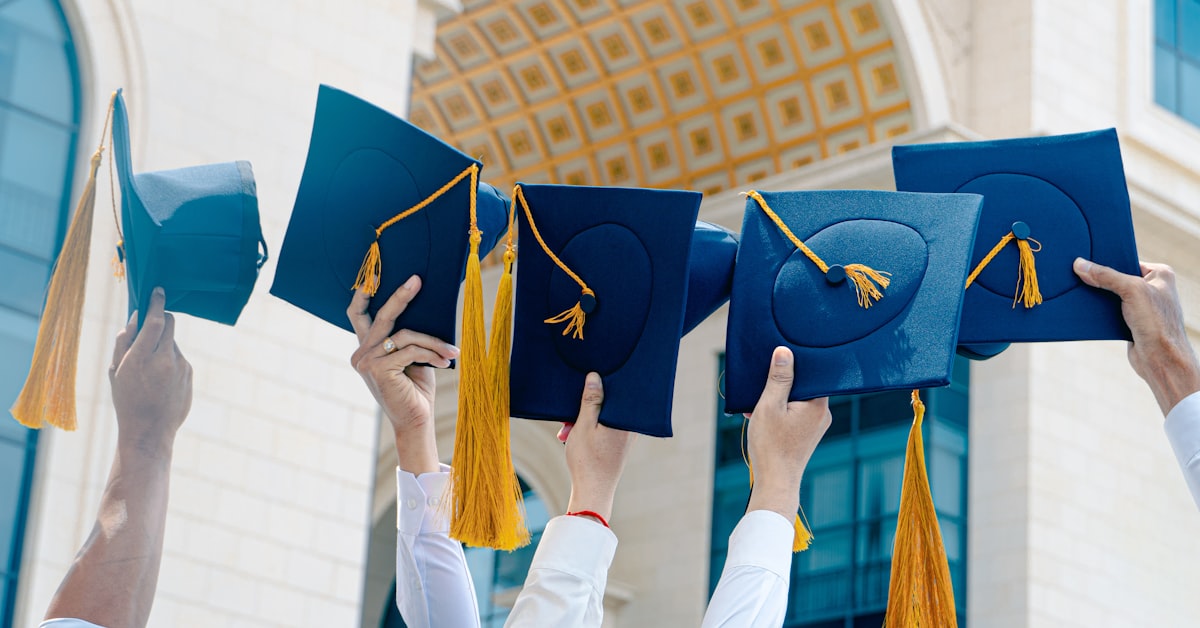 Read more about the article Top 10 Prestigious Scholarships for the Best International Students